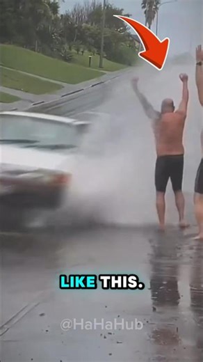 Happiness Is Simple: These Two Elderly Men Just Wanted to Get Splashed! 🥰😂