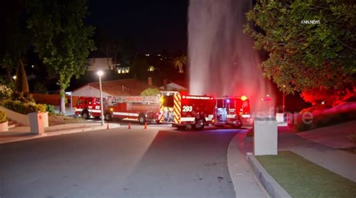 US, Los Angeles: Encino Sheared Hydrant Sends Water Shooting Into Sky