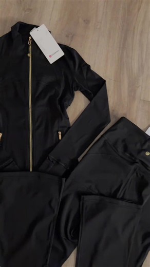 Black Gold Zip Flared Lululemon Gym Set – Outfit Review & Styling