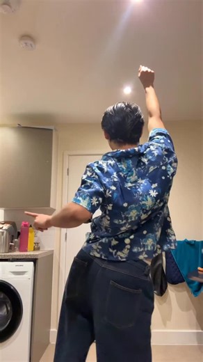 DIVENDRA RAI on Instagram: "Shiiii I’d talk behind my back to see that dumpy too😮‍💨 #bollywood #dance #relatable #fyp"