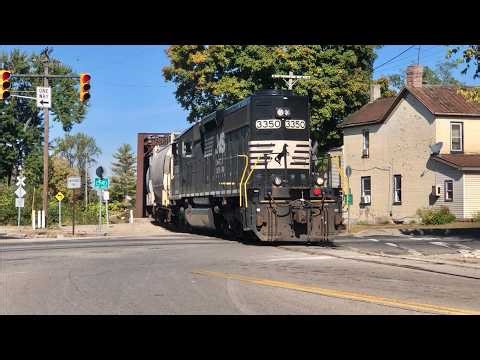 Street Running Train Comes Off Trestle & Runs Down Middle Of City Street Ohio! 7 Loco Train Repost