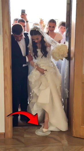 Unique Wedding Tradition In Russia. (@iosifgasanov)