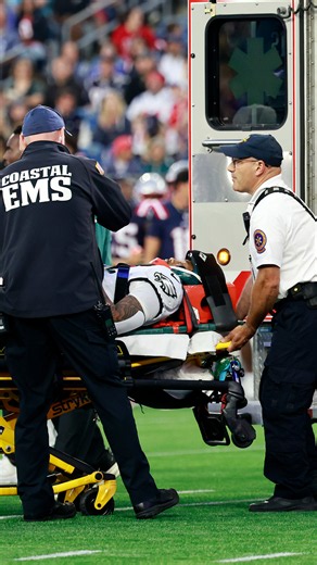 Eagles’ Ja’Quinden Jackson taken off field in ambulance