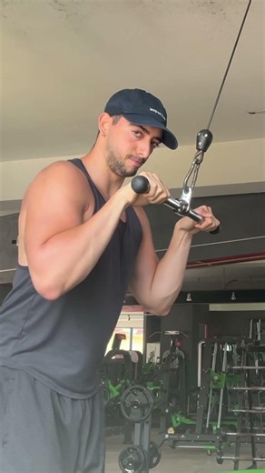 Never skip forearms. Click for the complete video #gym #workout #samsulek