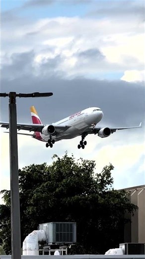 IBERIA AIRBUS A330-200 🇪🇸 | IB333 Madrid–Miami on Final Approach to Runway 9 ✈️🔥