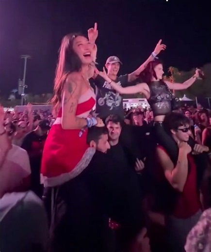 Peggy Gou Vibing to Calvin Harris in the Crowd 🔥 Head Trip 2026