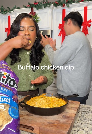 Recipe: buffalo chicken dip Shredded chicken 1 cup red hot sauce 1 cup ranch 1 cup shredded cheese 8oz cream cheese 1 tbs garlic 1 tsp black pepper #cooking #recipe @Tostitos @Fritos