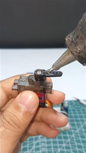 Automatic door opening system #shorts #viral #arduino #arduinoproject #iot