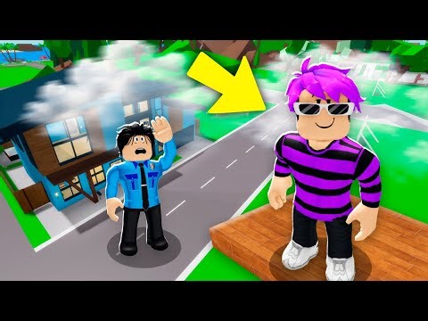 ME ESCONDI DA POLÍCIA na BASE DO CÉU! (Brookhaven)