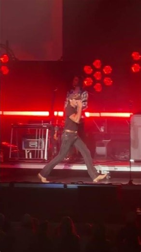 Tucker Wetmore Performs “What Would You Do?” Opening for Brooks & Dunn