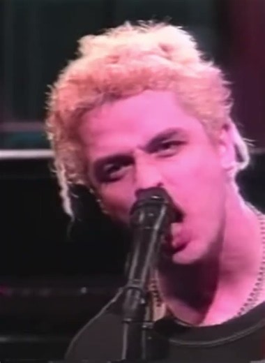 Green Day - Geek Stink Breath (Live on SNL 1994)