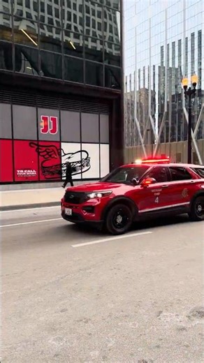 🚨Chicago Fire Department Battalion 4 responding into The Loop, March ‘26