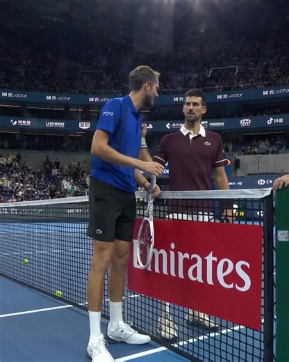 Daniil Medvedev was disqualified against Novak Djokovic.After hitting the ball into the stands, it struck a spectator.The umpire gave him a default.Crazy way for the match to end. https://t.co/eCieIxi4Wh