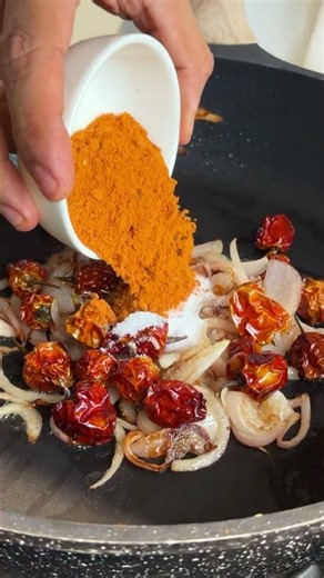 Rice Noodles in Spicy Coconut Sauce🍜🌶️#food #trending #explore #youtubeshorts #ricenoodles