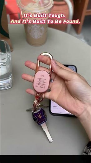 "Never Lose Your Keys Again: Smart Keychain Tracker for Real-Time Location 👍"