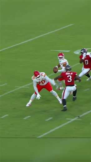 a força bruta do calouro é impressionante 💪 #nfl #ruebenbain #rookie #buccaneers