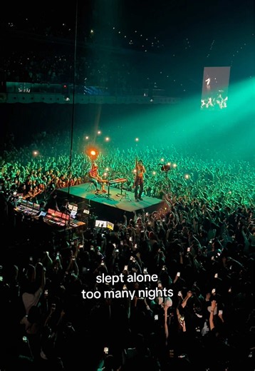 13 live in Tokyo setlist, lyrics & concert highlights