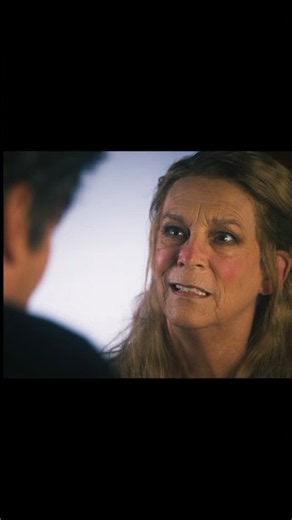 Jamie Lee Curtis’ Elizabeth Holmes Impression Is WILD 😂 #Shorts