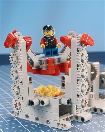 Mechanical Principles with LEGO: Rotation to Reciprocating Motion