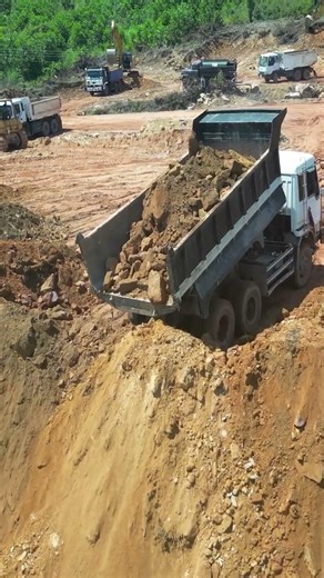 EP.03 15T Truck Unloading Stone on the Mountain