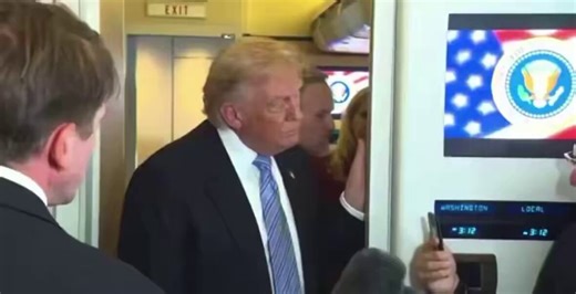 🚨 Trump just called a New York Times reporter “treasonous” to her face.The same president who swore an oath to defend the Constitution is now labeling journalism — protected by the First Amendment he took that oath to uphold — as treason.The same word the Constitution reserves for waging war against the United States. Used against a reporter asking questions.“You’re a fake guy… I actually think it’s sort of treasonous what you write.” — to the NYT. CNN got the same treatment: “the worst.”When t