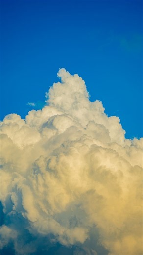 The Secret Weight of Clouds ☁️ ! #funfacts #facts #clouds