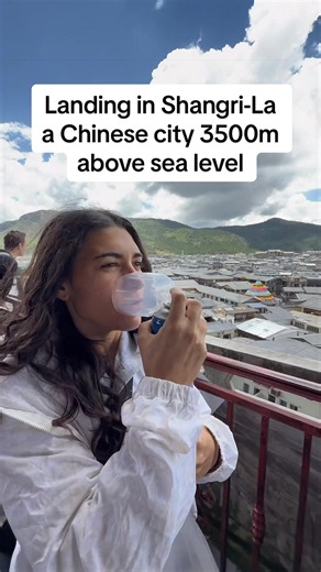 This Chinese city is 3500m above sea level Which means I’m using portable oxygen while I’m traveling here But it’s not Tibet…it’s Yunnan! #yunnan #chinatravel #visitchina #shangrila #traveler
