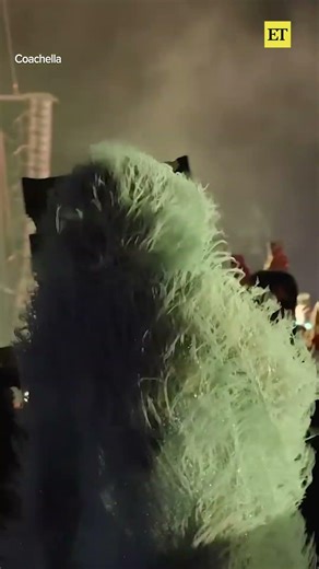 #jenniferlopez makes her #coachella debut alongside #davidguetta to perform 'Save Me Tonight' 🤩