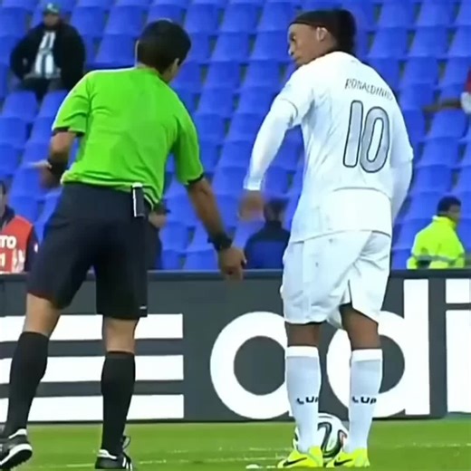 Top Ronaldinho Highlights and Skills Compilation