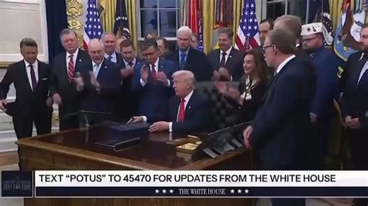 🚨 BREAKING: President Trump has officially signed the CR to RE-OPEN the government from the Schumer ShutdownTrump REFUSED to budge. Not a SINGLE PENNY went to illegals, as Chuck Schumer wantedGREAT WORK, 47! 🇺🇸