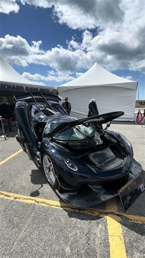 Richard Rawlings from Gas Monkey Garage gets the keys to a Koenigsegg Jesko!! #jesko#koenigsegg