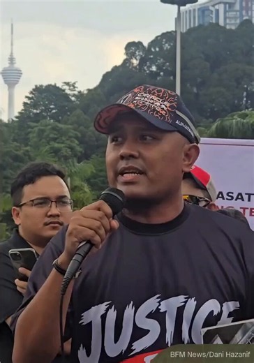 "Ini bukan salah laku polis, ini pembunuhan!" said Noorizwan Zulkefly’s brother, Nooranis, citing forensic evidence of his death in custody.📌 The family and 52 CSOs handed a memorandum to MPs outside Parliament, outlining six demands:• Urge the Attorney-General to direct an https://t.co/RpwL4xVEaU https://t.co/hsWdpVcvvd