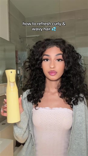 how to refresh your curly & wavy hair in less than 10 mins (thank me later) 🙂‍↔️💦 #curlyhair #curlyhairroutine @Curlsmith @finothailandofficial