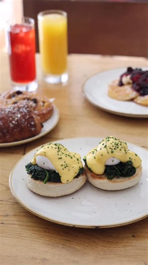 Breakfast at @gordonramsaybarandgrill Mayfair to start the year ?? Yes please !! Choose between classics like egg Florentine, pastries straight out the oven or even American style pancakes 🥞 | Gordon Ramsay