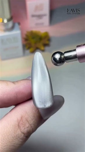 Magnetic cat-eye glow topped with a DIY 3D flower ✨🌸