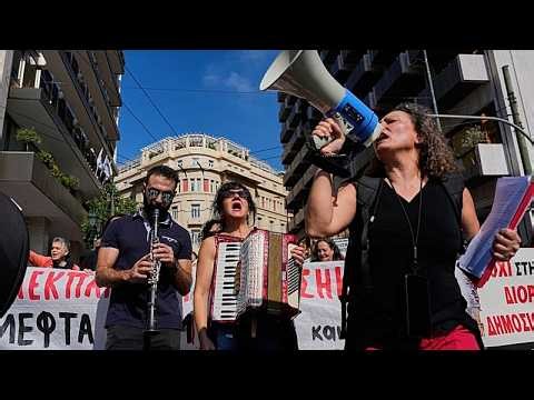 Greece: Thousands flood Athens streets in education protest