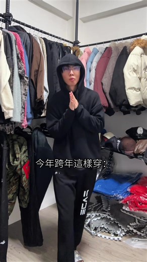 楊嘉傑的拍照姿勢與服飾搭配