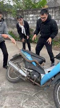 Rescue a young girl attacked by a king cobra