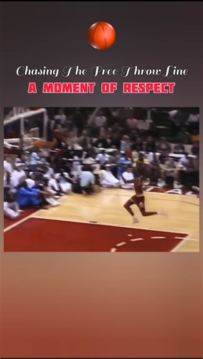 Iconic Dunk Contest Moment | Scottie Pippen Honors Michael Jordan at the Free Throw Line (1990)