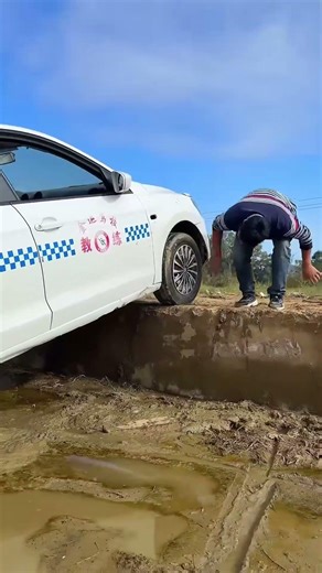 Even Experienced Drivers Can Sometimes Make Mistakes #automobile #drivingreview