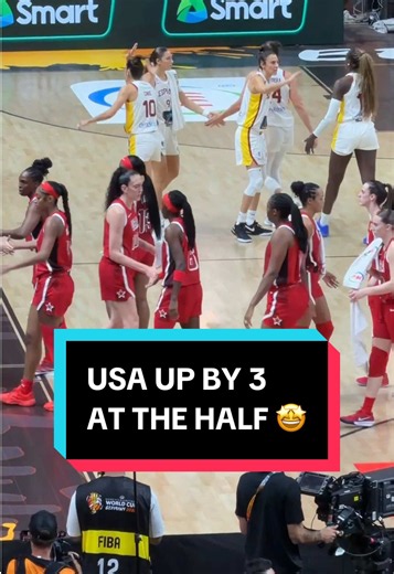 Two quarters down and @USA Basketball leads Spain 39-36 👌 Breanna Stewart: 8 PTS | 3 REB | 2-3 FG Paige Bueckers: 6 PTS Rhyne Howard: 5 PTS #USABWNT | #FIBAWWC #wnba #usabasketball #berlin