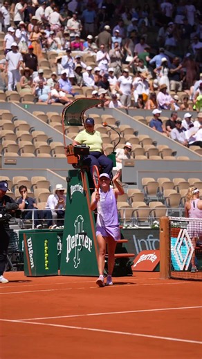 4-time champion into the next round 🔜 #RolandGarros #tennis #sports #igaswiatek
