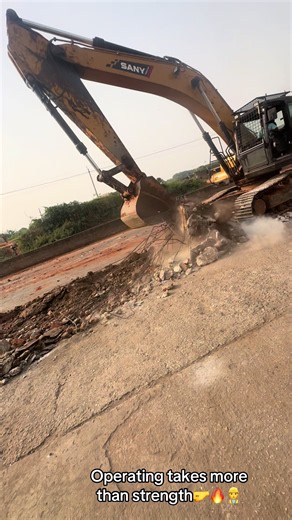 Excavator Operator Skill: It's More Than Just Strength! 🚜
