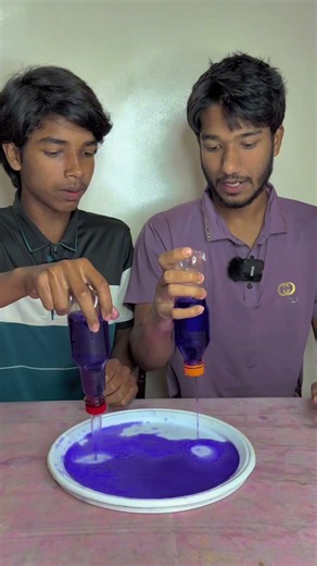 One Bottle Pours Water, The Other Doesn’t! 😱 | Amazing Science Experiment