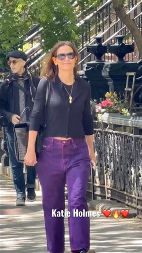 Katie Holmes THROWBACK! Looking gorgeous as ever and her fashion game has always been on point.#nyc