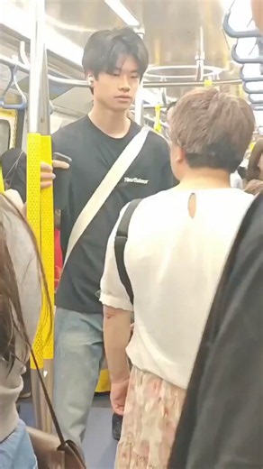 AmericanPapaBear™ on X: "A grown woman going OFF on a mom and her kid on the train?? Per the post, this is a Hong Kong MTR train, and an older woman had been going off on a mother and her child. A young guy puts himself in between and mostly just stands there, calm, while she yells in his face. This is what I want my boys to be. Not the guy who throws hands, and not the guy who films and does nothing. The guy who quietly puts himself between the problem and the mom. Look at his face. He isn't sc