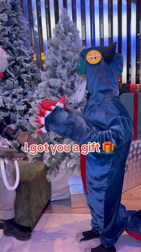 Guita gives Rudo a Christmas gift ‼️ #anime #gachiakuta #cosplay #guita