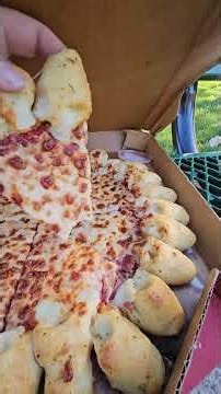 🍕 Pizza Hut's New Cheesy Bites Stuffed Crust Pizza Is 🔥!!🍕
