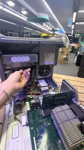 1999 Model Apple power Mac G4 Nostalji bölümünüzde sergide 🙏🏻