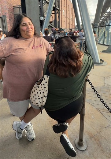 we waited 2 hours but we love this ride so ITS SO WORTH IT & if you haven’t rode it already, GO! @Dirk Diggler @⋆.˚✮ sandy ✮˚.⋆ @Nat @Universal Studios Hollywood #universalstudios #universalstudioshollywood #HHN #fastandfurious #fastandfuriousride
